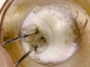 水浴法六寸戚風蛋糕【解決烤箱溫度不准等問題】