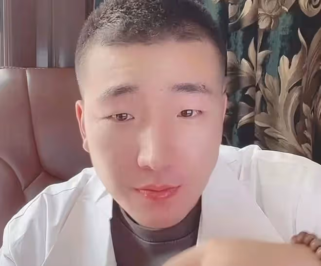 李菁菁29歲老公官宣離婚!直播痛哭稱太委屈,結婚7年人財兩空