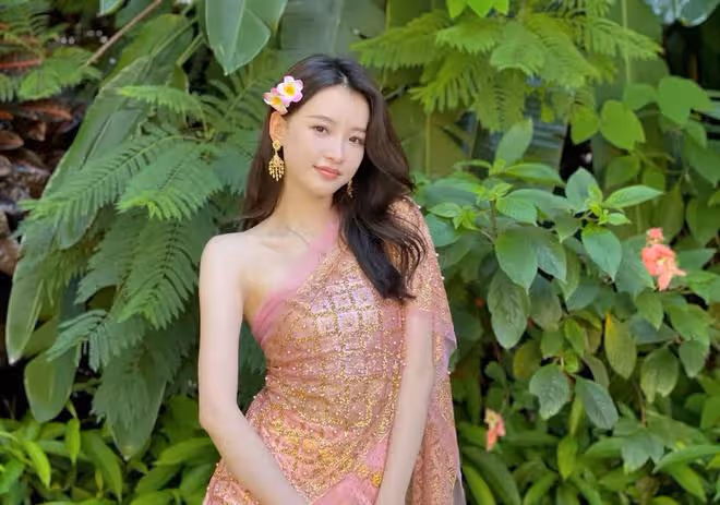 孫怡再上婚姻紀實真人秀!穿粉色短裙撞衫王心凌,肉色內搭引爭議