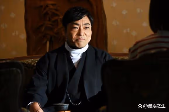 日本演員香川照猥褻女性!當眾將手伸進女方衣服,強行脫掉其內衣