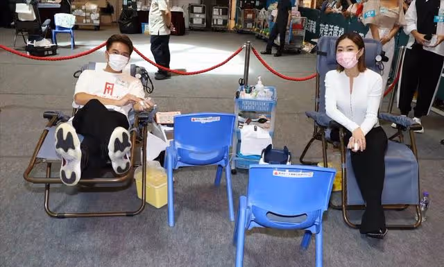 首次獻血,TVB視帝與前女友同場不尷尬,準備與同居女友海外結婚