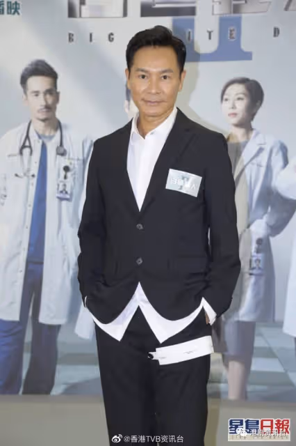 白色強人II丨胡定欣將踏入41歲生日粉絲花心思穿醫生袍應援