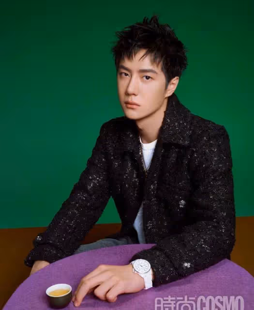 王一博登COSMO封面,五大金九封唯一男星面孔,穿女裝也很MAN_外套_時尚_金九封