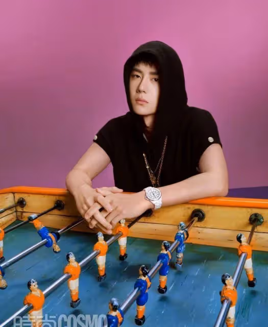 王一博登COSMO封面,五大金九封唯一男星面孔,穿女裝也很MAN_外套_時尚_金九封