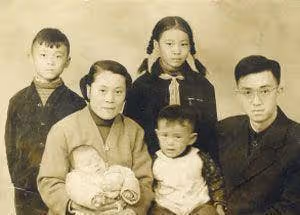 他是國家一級導演，4個孩子3個是「智障」，葬禮上劉曉慶送去現金