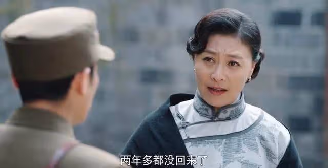 她是國家一級演員，患癌後遭丈夫拋棄，女兒跑龍套和媽媽相依為命
