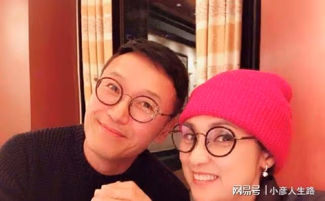 60歲戚美珍定居加拿大好瀟灑！攜老公與徐靜蕾聚會，顏值仍顯凍齡