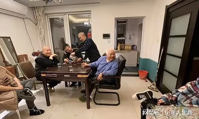 「劉能」王小利之母：生前呼吸困難插呼吸管，臥床流口水無法自理