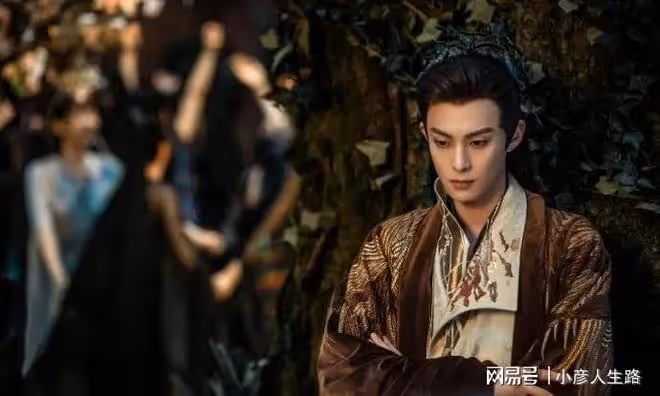 又一位一夜爆紅的男星?王鶴棣私生活被扒,與女友親密照也沒落下