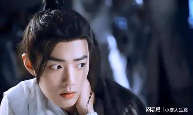 又一位一夜爆紅的男星?王鶴棣私生活被扒,與女友親密照也沒落下