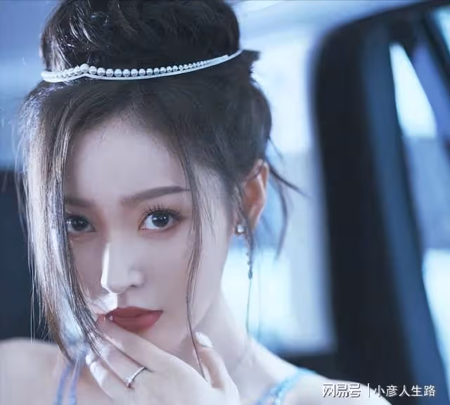 張天愛父母:因工作繁忙忽視孩子,使張天愛形成卑微討好型人格