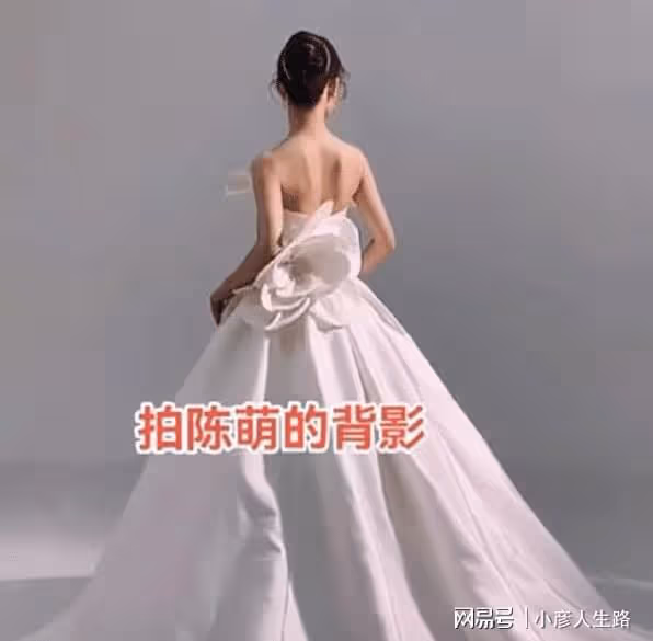朱小偉第二次拍婚紗照,緊張手抖額頭冒汗,陳萌蝴蝶骨嬰兒肌太美