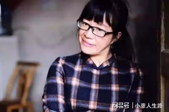 余秀華帶貨賣蜂蜜,被指故意斷楊櫧策發財路,吐槽對方虛榮很摳門