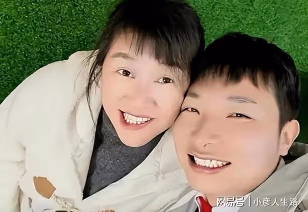 余秀華帶貨賣蜂蜜,被指故意斷楊櫧策發財路,吐槽對方虛榮很摳門