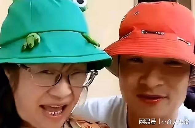 余秀華帶貨賣蜂蜜,被指故意斷楊櫧策發財路,吐槽對方虛榮很摳門
