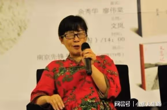 余秀華帶貨賣蜂蜜,被指故意斷楊櫧策發財路,吐槽對方虛榮很摳門