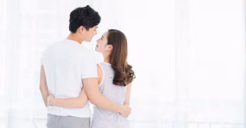 「老婆，咱爸說，以後不要我工資卡了，現在我把它給你」「不用」