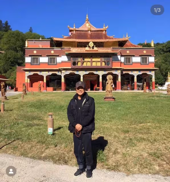 屢傳憔悴衰老!59歲功夫巨星「寺廟靜修21天現身」容貌大回春 打破謠言「一身低調質樸」佛珠不離手