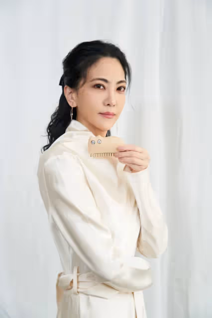 13歲當洗頭小妹！「天后御用設計師」曾罹癌扛3千萬債　「咬牙拚3年還清」今致力公益吐心聲