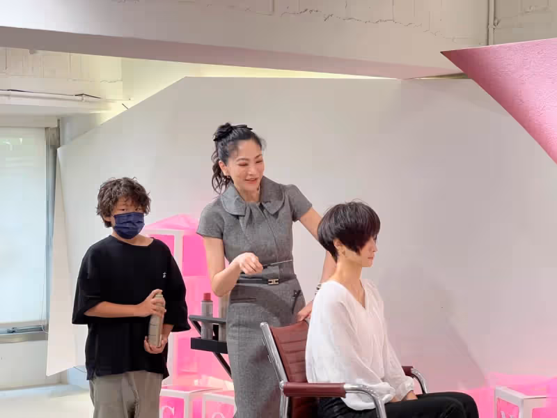 13歲當洗頭小妹！「天后御用設計師」曾罹癌扛3千萬債　「咬牙拚3年還清」今致力公益吐心聲