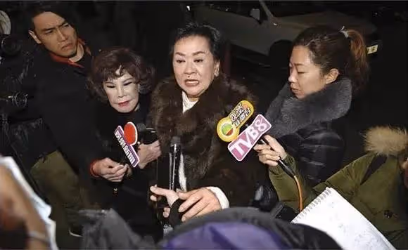 被封傳奇女星！她19歲成小三「為豪門生6胎」　被拋棄後癡迷整容「全臉被毀」：花800萬為自己辦葬禮