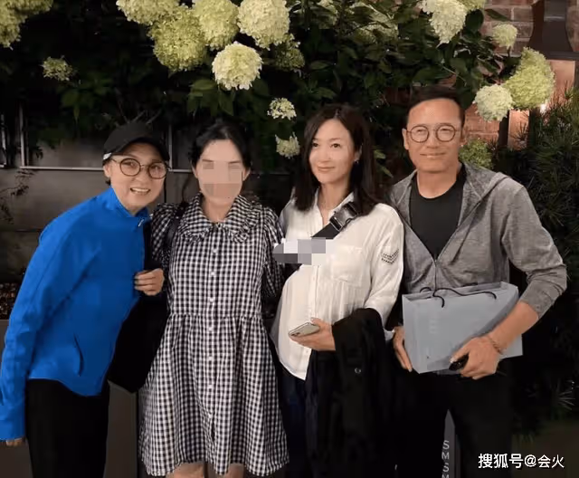 48歲徐靜蕾國外練拳擊 不化妝皮膚白嫩紅潤