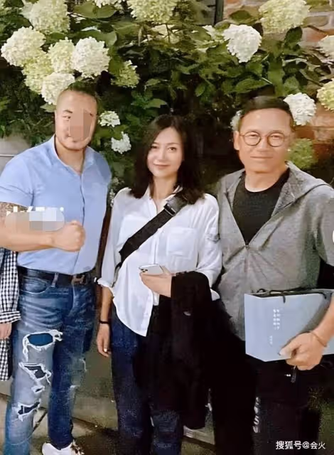 48歲徐靜蕾國外練拳擊 不化妝皮膚白嫩紅潤