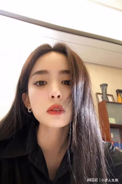江鎧同發文點贊娜扎,稱當年沒有這樣的勇氣,遭網友怒罵