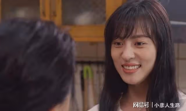 《第二次擁抱》：中年女人的生活，誰不是一邊崩潰，一邊自愈呢？