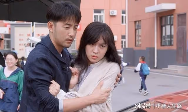 《第二次擁抱》:中年女人的生活,誰不是一邊崩潰,一邊自愈呢?