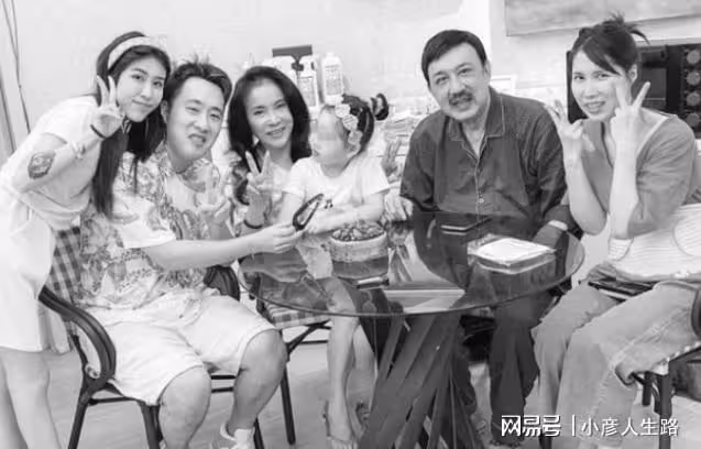 曝余苑綺託夢親選壽衣款式，父母哭到血壓飆至200，弟弟求姐入夢