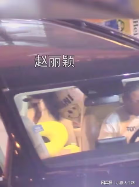 趙麗穎與友聚餐酩酊大醉,走路踉蹌需人攙扶,邊走邊吐疑心情不佳