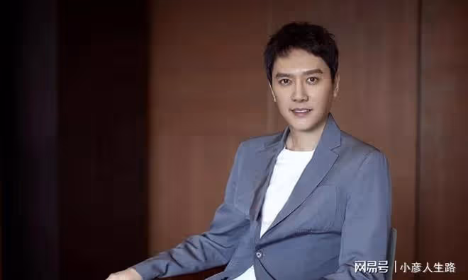 趙麗穎與友聚餐酩酊大醉,走路踉蹌需人攙扶,邊走邊吐疑心情不佳
