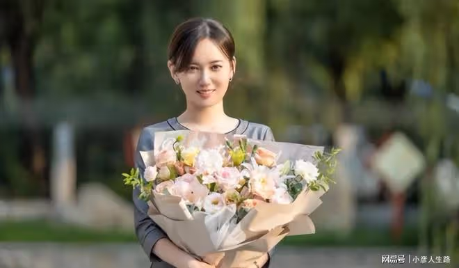 江鎧同點贊娜扎否認當三動態,疑內涵陳翔出軌,曾被曝插足毛曉彤