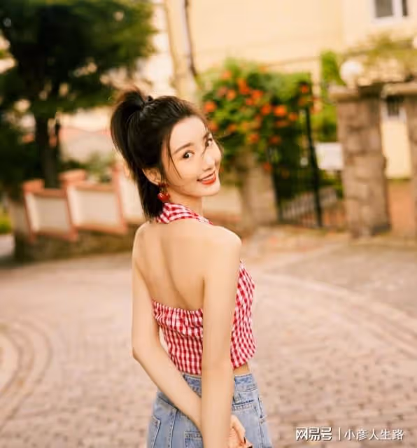 江鎧同點贊娜扎否認當三動態,疑內涵陳翔出軌,曾被曝插足毛曉彤