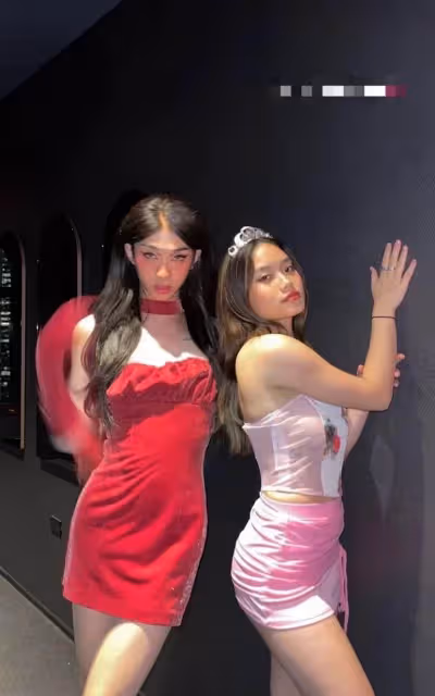 伊能靜兒子風格突變！穿一身黑西裝高顏值吸睛，母子同框像姐弟，大讚哈利是自己的驕傲