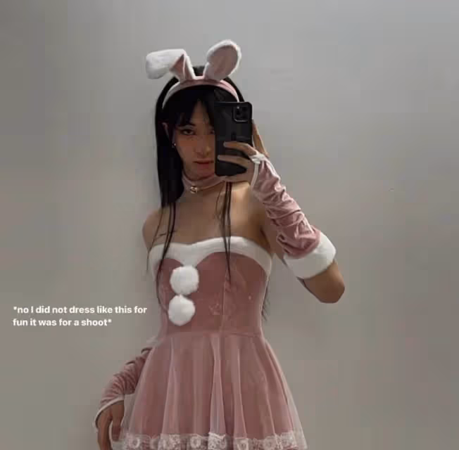 伊能靜兒子風格突變！穿一身黑西裝高顏值吸睛，母子同框像姐弟，大讚哈利是自己的驕傲