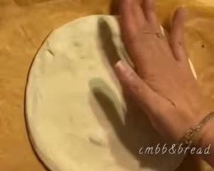 意式薄底披薩                     （最簡單餅底整形視頻）