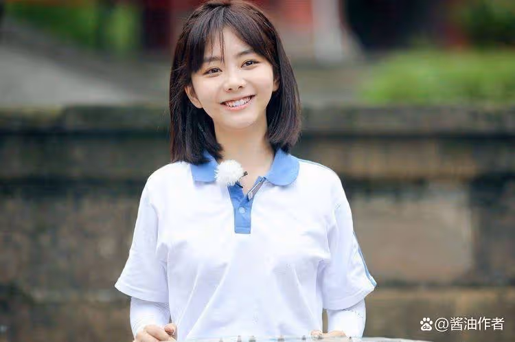譚松韻被爆料新電影資源!合作的演員是老戲骨,這次又是演高中生