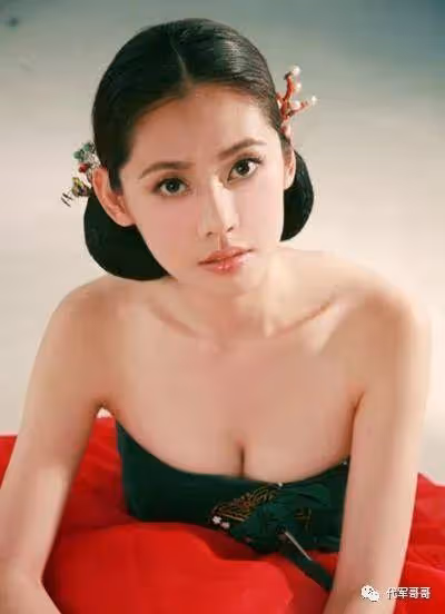她17歲因出演「三級片」走紅,如今身價過億收穫真愛,活成男人的夢想