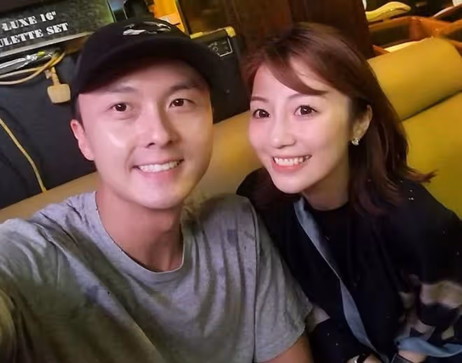 36歲女星轉行賣房子!裹浴巾介紹豪宅惹爭議,網友批評其有失專業