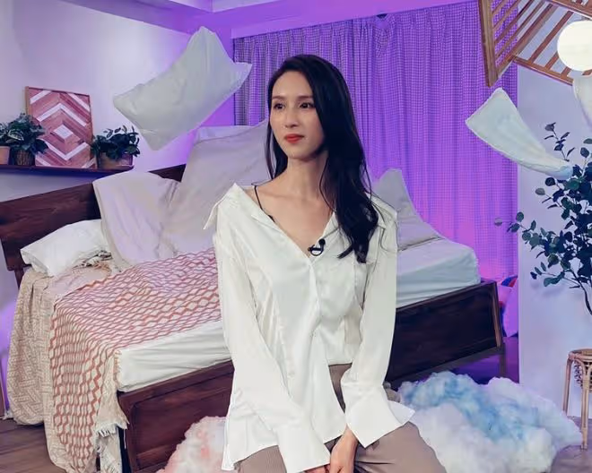 33歲港姐何傲兒秀身材!凹凸有致曲線完美,曾與大51歲富豪傳緋聞