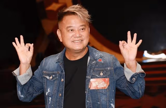 恭喜!知名港星與妻子慶祝結婚43周年,溫拿樂隊成員送萬元大禮