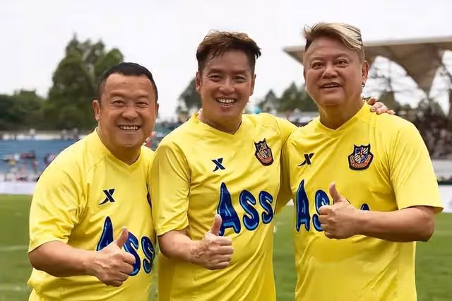 恭喜!知名港星與妻子慶祝結婚43周年,溫拿樂隊成員送萬元大禮