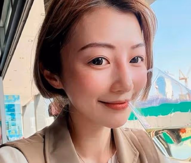 香港歌手做地產中介!穿浴袍躺在浴缸里賣房,遭抨擊故意出賣色相