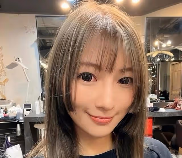 香港歌手做地產中介!穿浴袍躺在浴缸里賣房,遭抨擊故意出賣色相