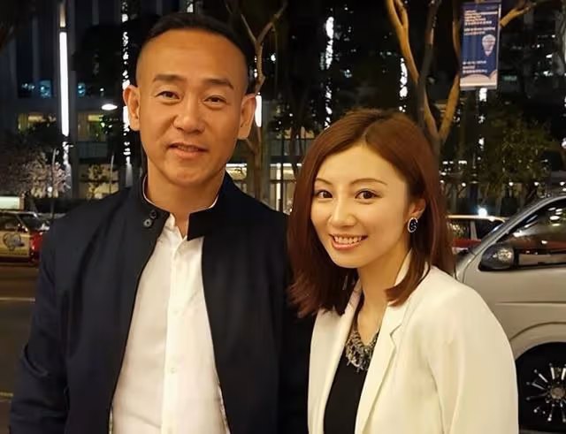 香港歌手做地產中介!穿浴袍躺在浴缸里賣房,遭抨擊故意出賣色相