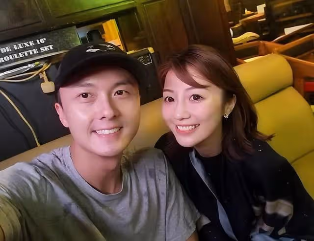 香港歌手做地產中介!穿浴袍躺在浴缸里賣房,遭抨擊故意出賣色相