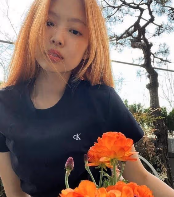Jennie被爆與V的合照,親密姿勢疑似在戀愛,傳聞男友都是天王級