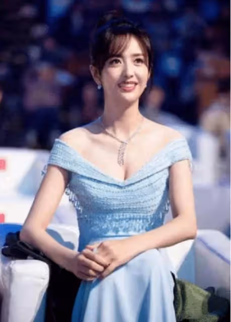 盤點女星素顏:佟麗婭:我卸妝了,熱巴:我也卸妝了,看完baby後,網友:簡直不敢認